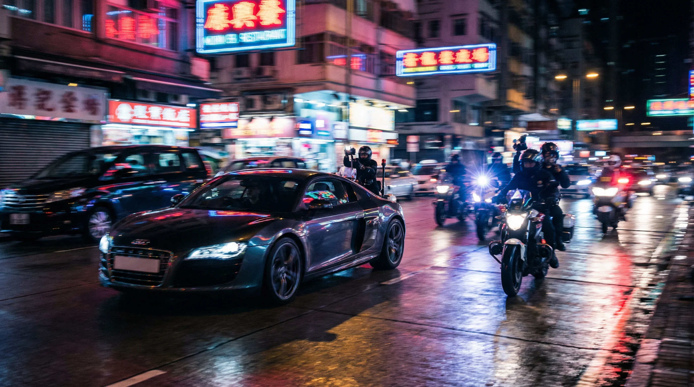 香港街头明星豪车飙车被狗仔追拍